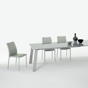 Silla Amy Ingenia. Sillas tapizadas para comedor. Sillas de ecopiel modernas.
