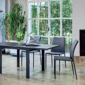 Silla Amy Ingenia. Sillas tapizadas para comedor. Sillas de ecopiel modernas.