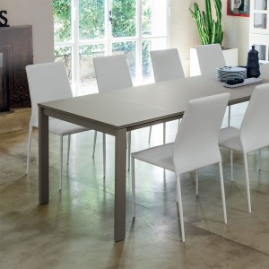 Silla Kendra de Ingenia. Sillas de diseño italiano. Sillas tapizados en ecopiel.