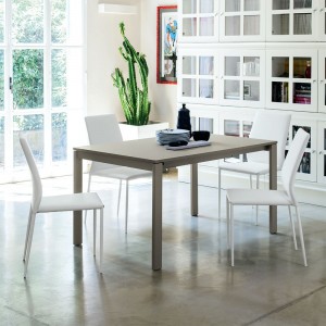 Silla Kendra de Ingenia. Sillas de diseño italiano. Sillas tapizados en ecopiel.