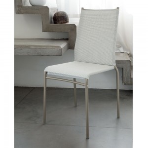 Silla Liú de Ingenia. Sillas apilables modernas. Sillas de cocina y comedor.