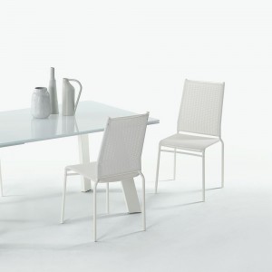 Silla Liú de Ingenia. Sillas apilables modernas. Sillas de cocina y comedor.