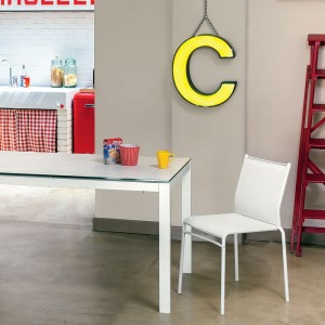 Silla Liú de Ingenia. Sillas apilables modernas. Sillas de cocina y comedor.