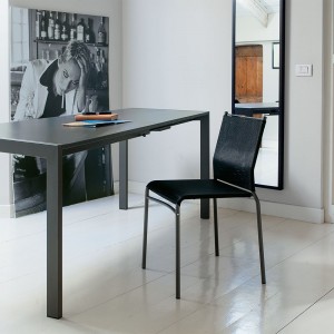 Silla Liú de Ingenia. Sillas apilables modernas. Sillas de cocina y comedor.
