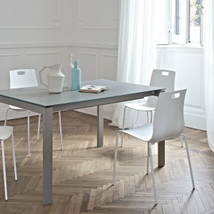 Silla Olly de Ingenia. Sillas apilables de polipropileno. Sillas de diseño.