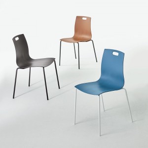 Silla Olly de Ingenia. Sillas apilables de polipropileno. Sillas de diseño.
