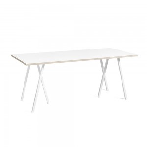 Mesa rectangular Loop Stand de comedor de Hay. Mesa moderna muy elegante.