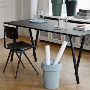 Mesa rectangular Loop Stand de comedor de Hay. Mesa moderna muy elegante.
