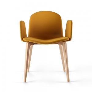 Sillón Bob XL madera tapizada de Ondarreta. Sillas modernas. Silla de diseño.
