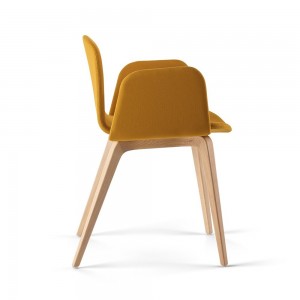 Sillón Bob XL madera tapizada de Ondarreta. Sillas modernas. Silla de diseño.