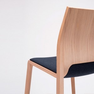 Silla de madera Silu Combi de Ondarreta. Sillas modernas.