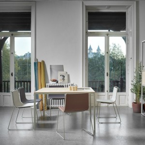 Silla tapizada Alo de Ondarreta. Sillas de diseño. Silla tapizada para interior.