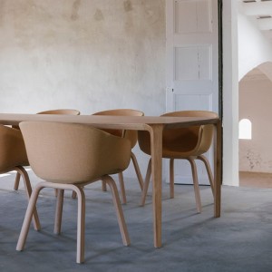 Mesa de madera Silu de Ondarreta. Mobiliario de diseño