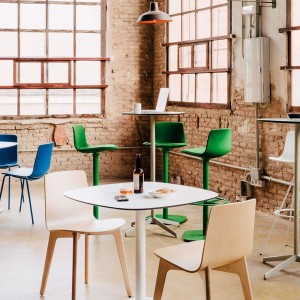 Silla moderna Lottus Wooden de Enea. Mueble de diseño nórdico.