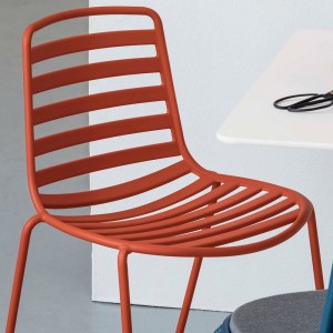 Silla de acero Street de Enea. Muebles de diseño para exteriores.