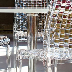 Silla de policarbonato Ami Ami Kartell. Inspirada en la cultura japonesa.