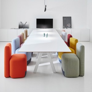 Silla Season de Viccarbe. Mobilario con tapizados moderno para contract.