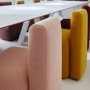 Silla Season de Viccarbe. Mobilario con tapizados moderno para contract.