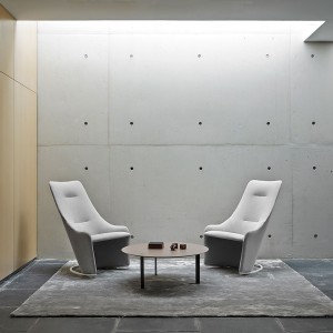 Butaca Nagi de Viccarbe. Butacas tapizadas modernas ideal para interiores.