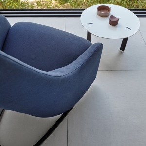 Butaca Nagi de Viccarbe. Butacas tapizadas modernas ideal para interiores.