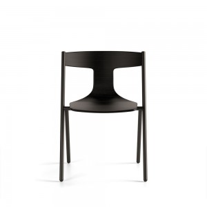 Silla apilable Quadra de Viccarbe. Mobiliario de diseño para interior.