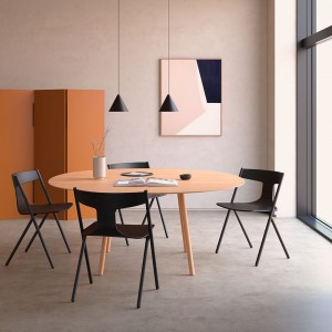 Silla apilable Quadra de Viccarbe. Mobiliario de diseño para interior.