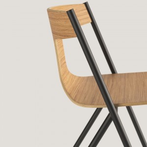 Silla apilable Quadra de Viccarbe. Mobiliario de diseño para interior.