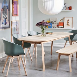 Mesa de madera Triangle de Hay elegante y moderna estilo nordico original.