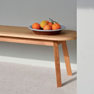 Banco Triangle Leg Hay de madera de Hay de diseño estilio nórdico.