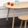 Banco Triangle Leg Hay de madera de Hay de diseño estilio nórdico.