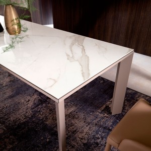 Mesa Metrò de Ozzio design. Moderna mesa rectangular extensible.