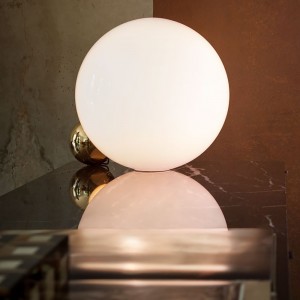 Lámpara moderna de sobremesa difusor cristal mesa Copycat de Flos Iluminación.