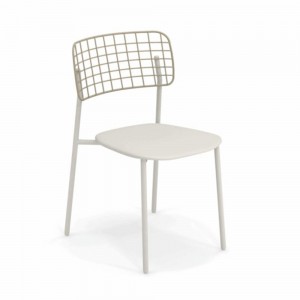 Silla Lyze perfecta para exteriores de Emu.