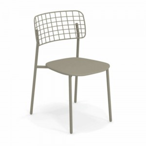 Silla Lyze perfecta para exteriores de Emu.