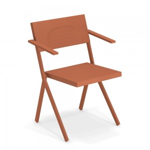 Butaca Mia para exteriores de Emu. Butacas de diseño moderno. Sillones innovadores.