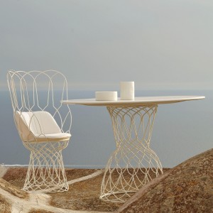 Sillón Re-trouvé para espacios exteriores diseñado por Emu.