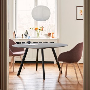 Mesa de madera moderna Copenhague CPH25 Round de HAY.