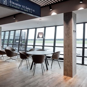Mesa de madera moderna Copenhague CPH25 Round de HAY.