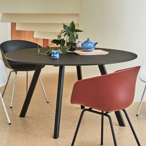 Mesa de madera moderna Copenhague CPH25 Round de HAY.