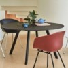 Mesa de madera moderna Copenhague CPH25 Round de HAY.