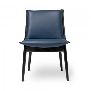 Silla E004 Embrace Chair en piel de Carl Hansen and Son. Sillas de diseño moderno.