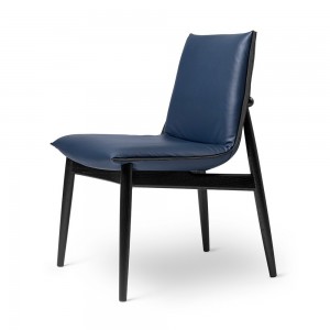 Silla E004 Embrace Chair en piel de Carl Hansen and Son. Sillas de diseño moderno.