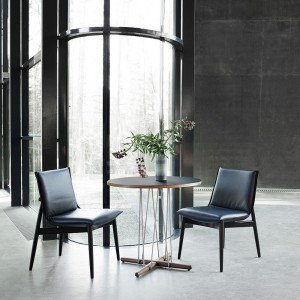 Silla E004 Embrace Chair en piel de Carl Hansen and Son. Sillas de diseño moderno.