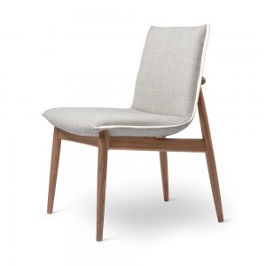 Silla E004 Embrace Chair en tela de Carl Hansen and Son. Sillas de diseño.