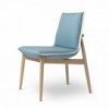Silla E004 Embrace Chair en tela de Carl Hansen and Son. Sillas de diseño.