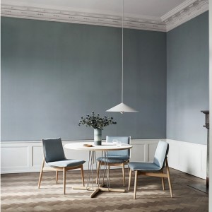 Silla E004 Embrace Chair en tela de Carl Hansen and Son. Sillas de diseño.