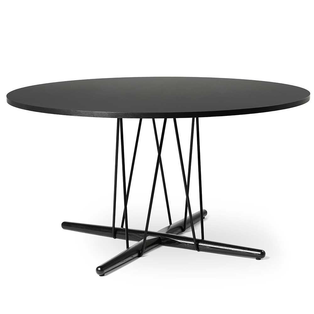 Mesa Embrace E020 de Carl Hansen and Son. Mesas de diseño moderno y elegante.