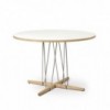 Mesa Embrace E020 de Carl Hansen and Son. Mesas de diseño moderno y elegante.