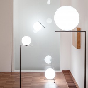 Lámpara de pie moderna IC Light de Flos Iluminación. Iluminación de diseño.