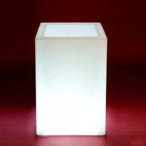Macetero Light Cubo Alto con Luz Led y cambio de Color con Mando